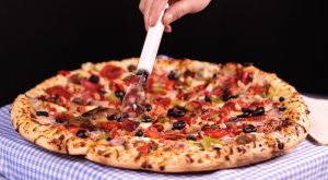 "Best Pizza at FoodieHub fast food restaurant"